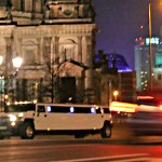 H2 Stretchhummer am Berliner Dom