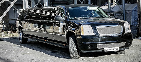 GMC Yukon Black 1 klein